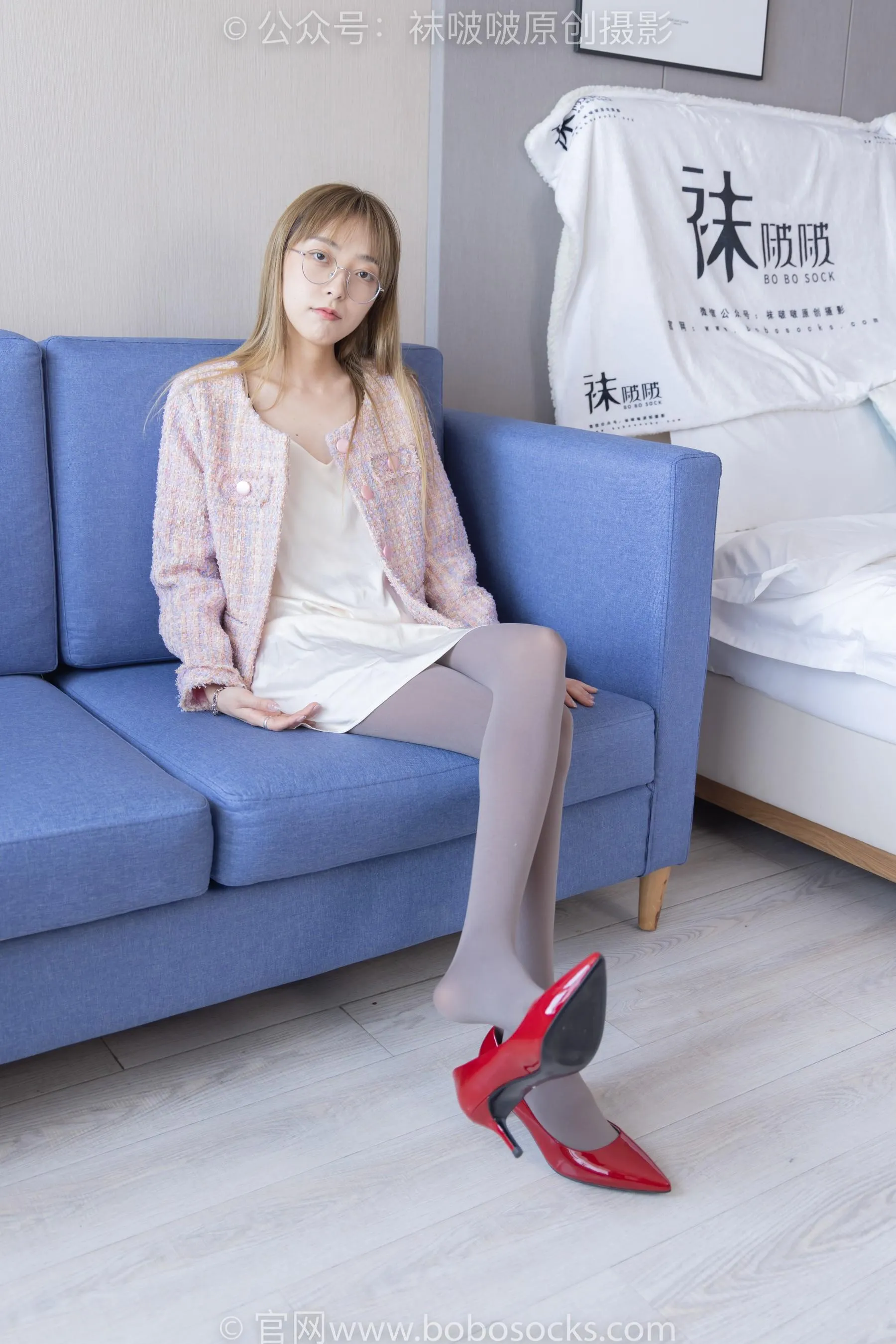 [BoBoSocks袜啵啵]NO.225 稚予-两双高跟鞋、厚灰丝 [47P]插图1
